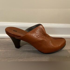 Born Tan Leather Mules/Clogs with Seamless Design Size 11